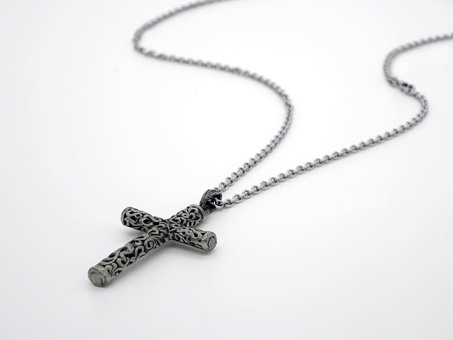 color plata, negro, cruz, colgante, collar de eslabones color plata, cadena, cristiano, crucifijo, iglesia, santo