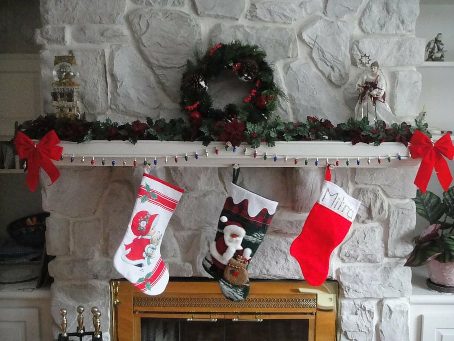три, рождественские носки, подвешивание, камин, рождество, чулки, очаг, сезонный, декабрь, праздник