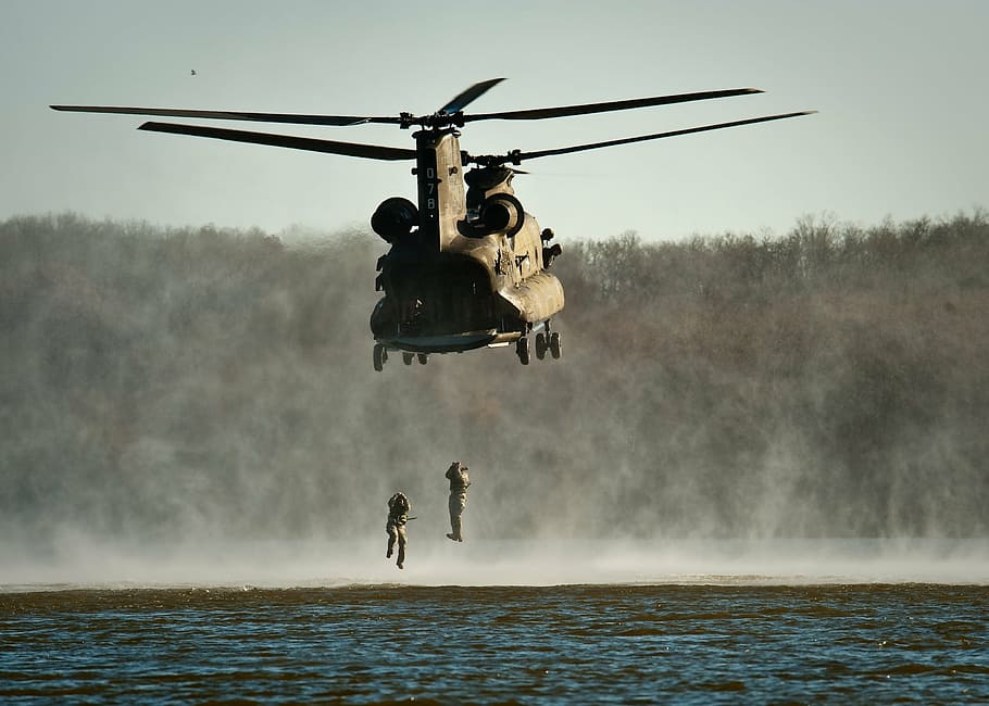 two, soldiers, hanging, brown, helicopter, daytime, helocasting, water, military, army