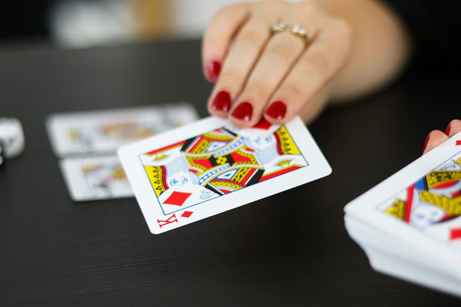 kartu, poker, kecanduan, keuntungan, bermain kartu, kasino, bermain, perjudian, permainan kartu, tangan manusia