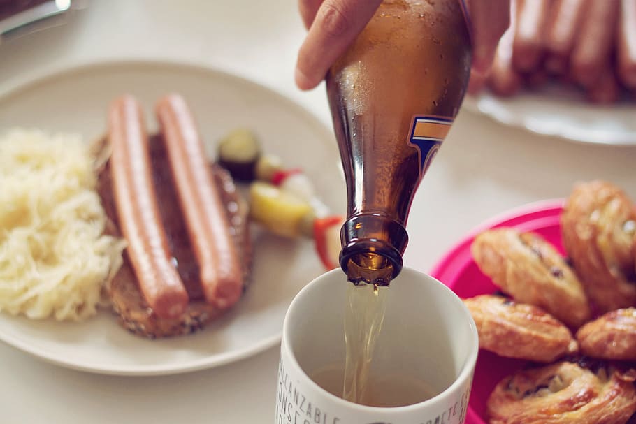 person, pouring, beer, white, mug, breakfast, food, drinks, beverage, hot dog