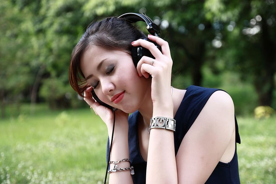 woman, listening, music, wearing, headphones, beautiful sound, beauty, entertainment, dom, girl