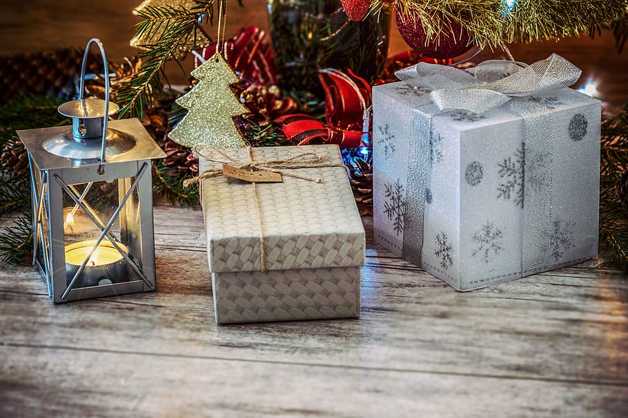 plata, marrón, cajas de regalo, navidad, regalo, caja, árboles, decoración, adornos, vela