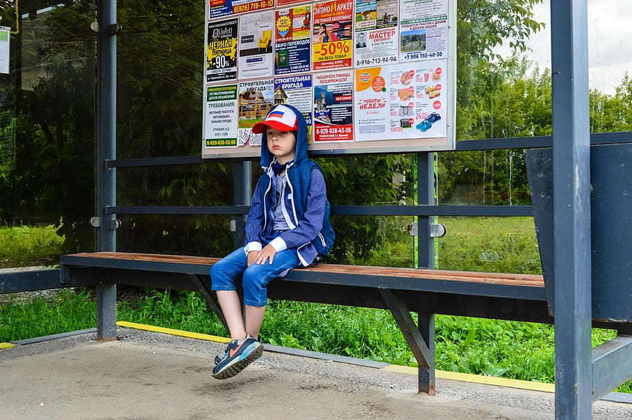 stop, waiting for the bus, baseball cap, russia, moscow, moscow region, kids, russian bus, passenger, bus