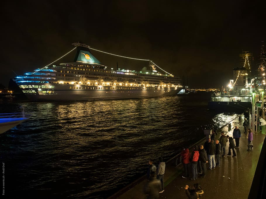 Hamburgo, noche, Hafengeburtstag, crucero, alemania, puerto, artania, cabinas, barco de pasajeros, viaje en barco