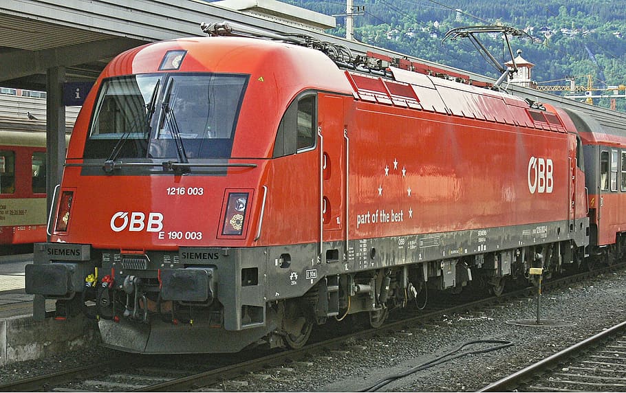 electric locomotive, innsbruck hbf, öbb, universal locomotive, br1216, br 1216, taurus, express train, stay, central station