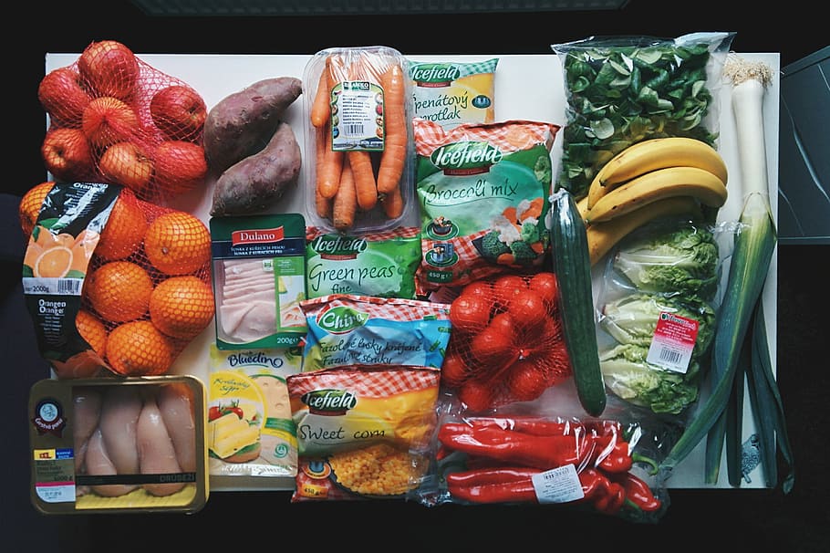 tienda de comestibles, completo, verduras, saludable, plátano, zanahoria, pollo, pepino, naranja, vista superior