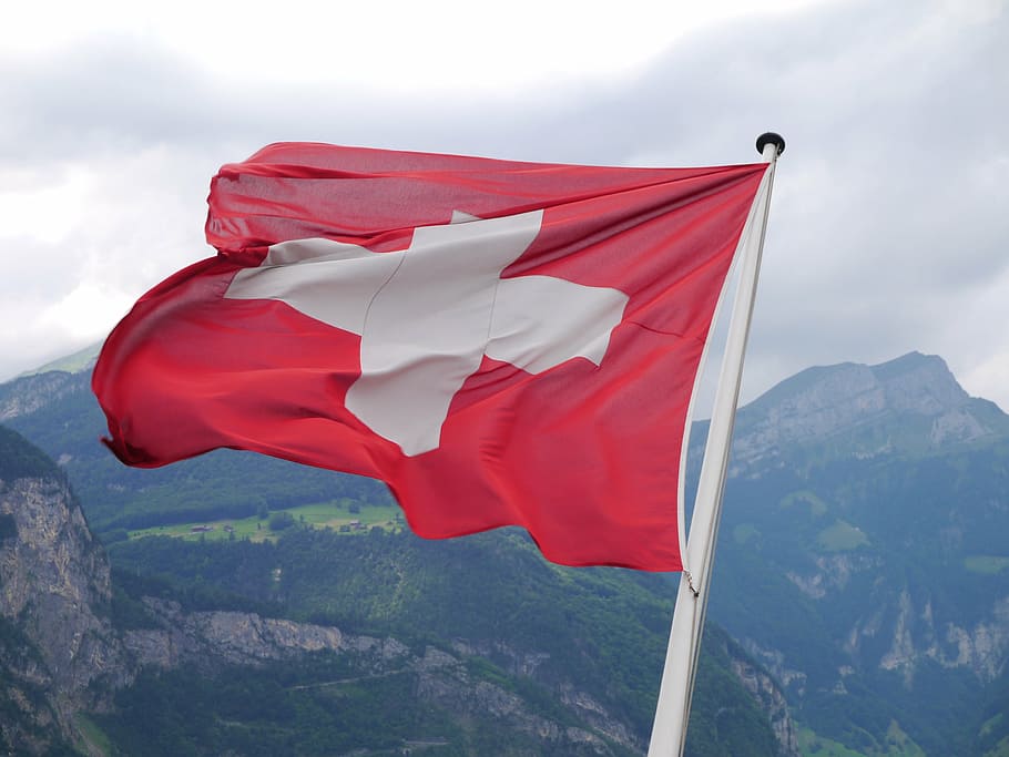 Suiza, bandera, bandera suiza, cruz, astas de bandera, patriotismo, nube - cielo, montaña, cielo, rojo