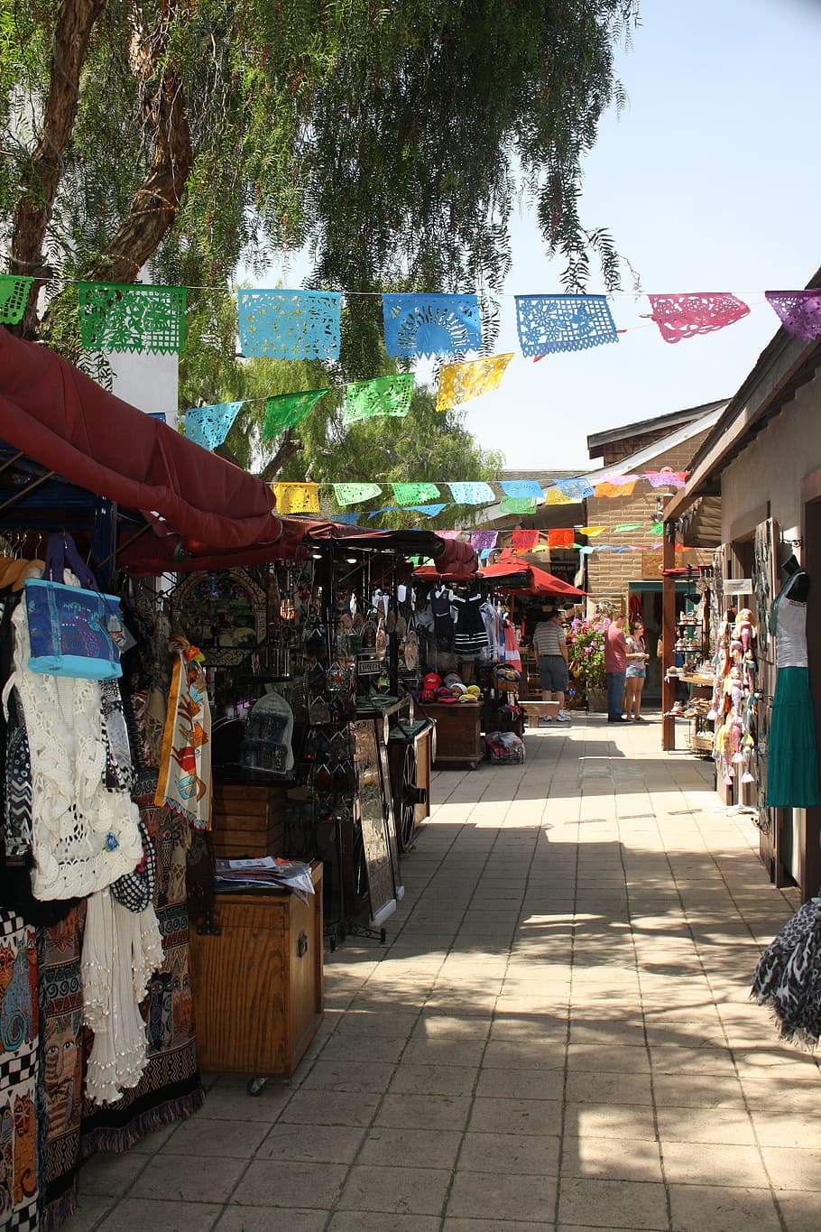 Mercado del casco antiguo, San Diego, Estados Unidos, California, venta minorista, mercado, puesto en el mercado, pequeña empresa, día, árbol