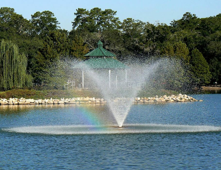 tallahassee fountain, Lake Ella, Tallahassee, fountain, Florida, photos, lake, public domain, United States, water