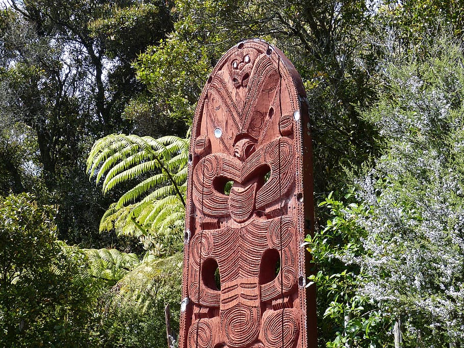 brown, wood, carving, outdoor, stake, carved, new zealand, north island, rotorua, maori
