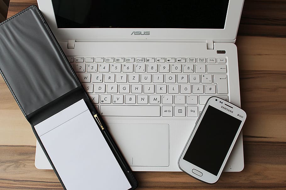 白, Asusのラップトップ, サムスンのスマートフォン, ノートブック, スマートフォン, ホームオフィス, 仕事, ワイヤレステクノロジー, テクノロジー, コンピューター