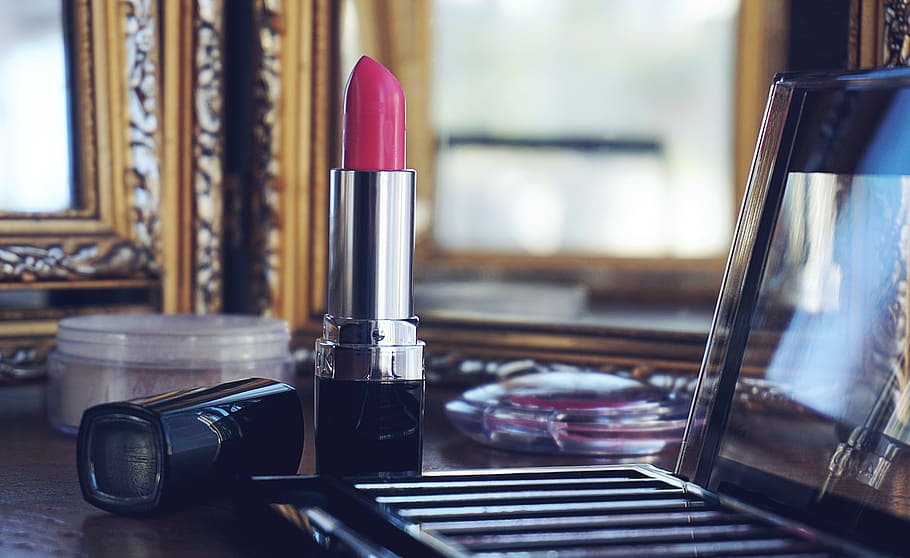 kosmetik, riasan, lipstik, lipstik merah muda, merah muda, eyeshadow, cermin, refleksi, meja, dalam ruangan