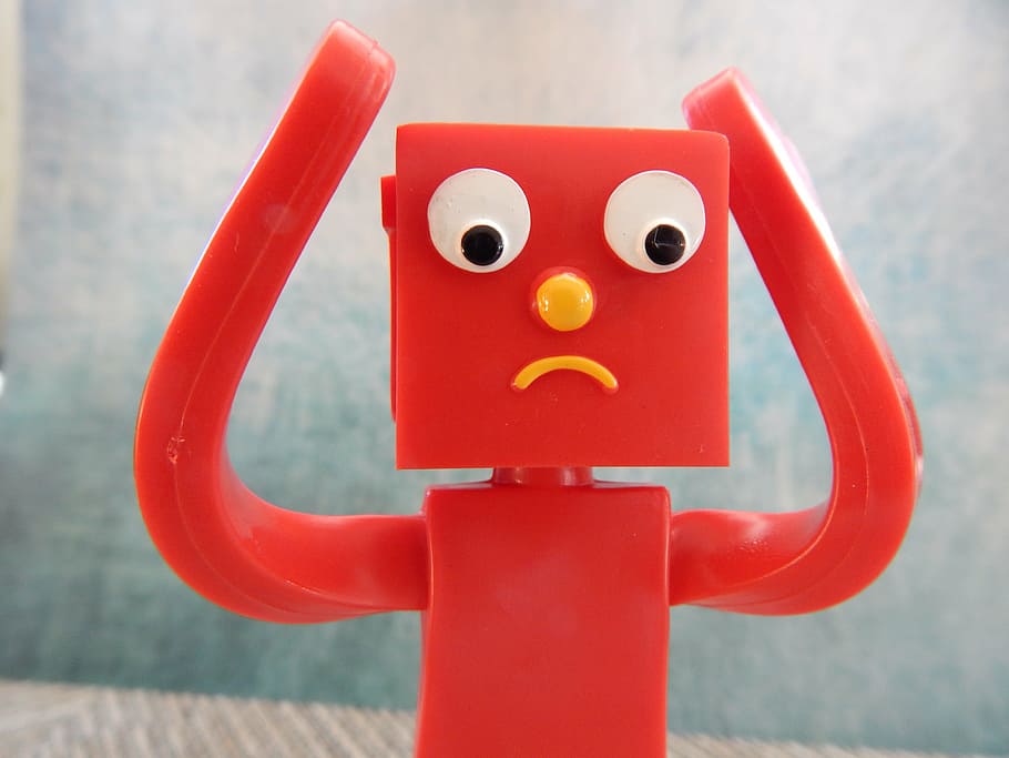 rojo, figura de robot de plástico, molesto, triste, confundido, figurilla, infeliz, tristeza, deprimido, depresión
