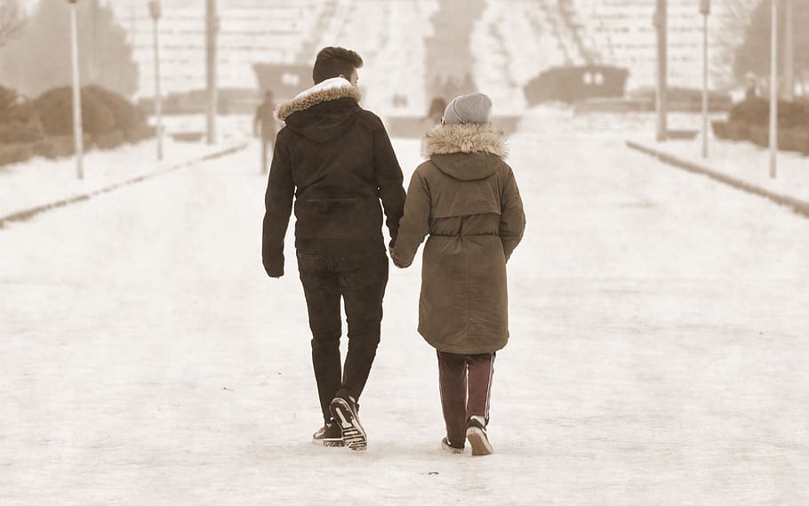 casal, jovens, pessoas, indo, juntos, inverno, parque, neve, estrada, mensagens