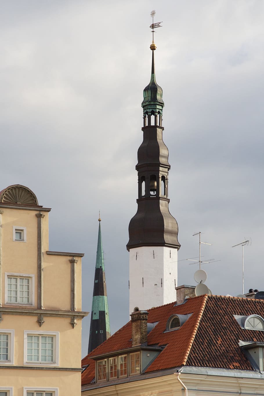 Estônia, Tallinn, Cidade Velha, arquitetura, igreja, história, torre, lugar famoso, edifício Exterior, céu