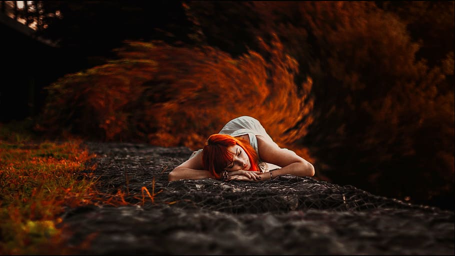 red-dyed haired woman, white, dress, lying, ground, autumn photoshoot, ideas, moscow, price, girl