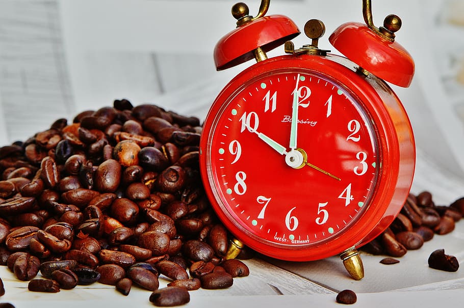 red, gold alarm clock, coffee beans, coffee break, break, alarm clock, time, drink, enjoy, benefit from