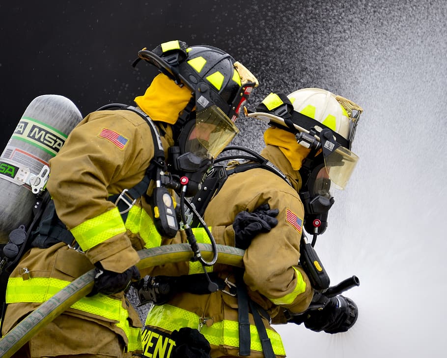 dua, pemadam kebakaran, membawa, selang kebakaran, api, potret, pelatihan, monitor, panas, selang