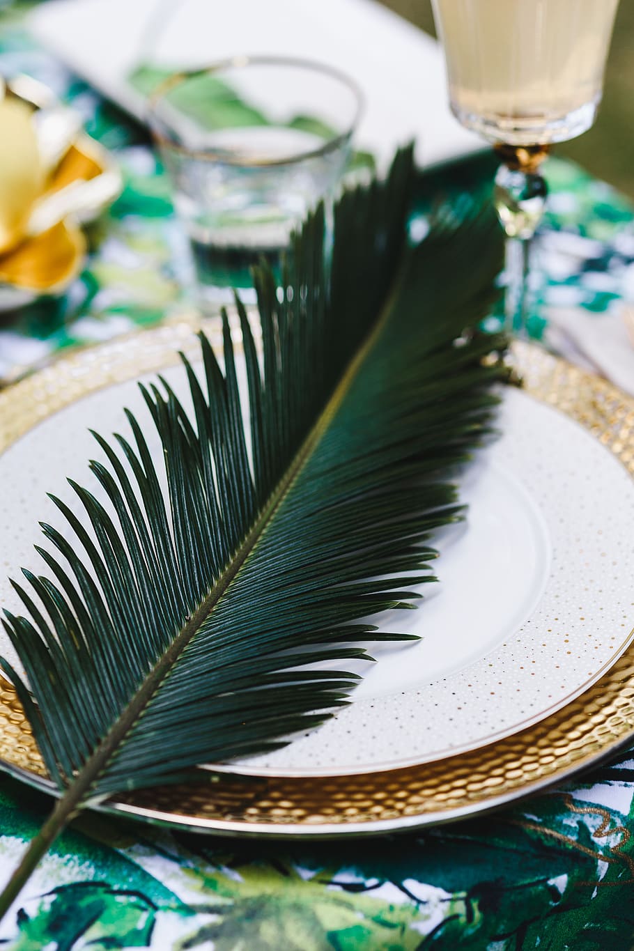 summer, flowers, gold, decorations, party, table set, plates, tropical, greenery, tablescape