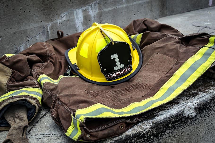 消防士のスーツ, 地面, 消防士, 職業, リーダーシップ, ボランティア, 制服, 救助, ヘルメット, 緊急
