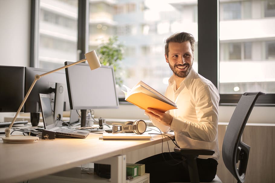 man, smiling, office, work, desk, computer, technology, chair, window, yellow | Pxfuel