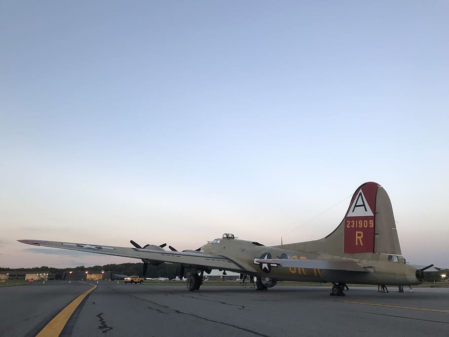 b-17, ww2 bomber, plane, flying fortress, boeing b-17, airplane, air vehicle, transportation, mode of transportation, airport
