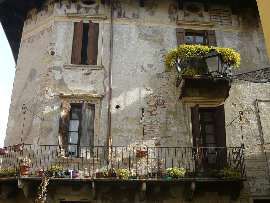 verona, italian, italy, building, rom, ruined, balcony, window, architecture, built structure