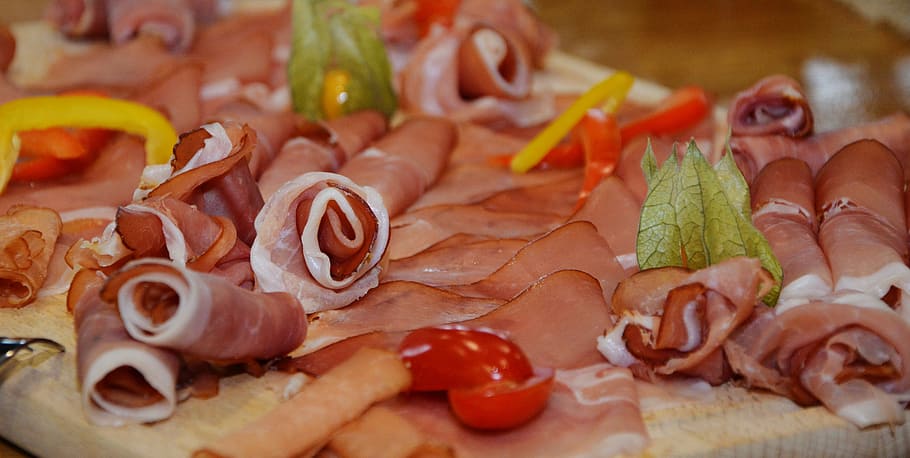 sliced, tomatoes, prosciutto, ham, smoked ham, raw ham, meat, food, sausage, delicious
