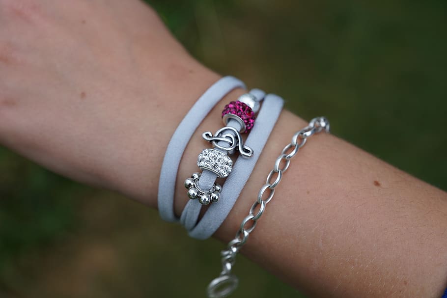 bracelet, treble clef, jewellery, chain, girl, hand, arm, art, craft, hobby