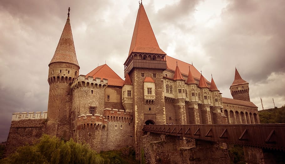 brown, concrete, castle, thick, clouds photo, hunedoara, medieval, transylvania, fortress, historical