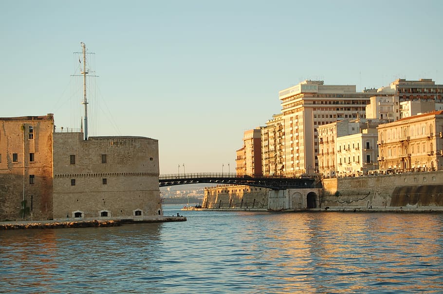 Taranto, Via fluvial, pontegirevole, exterior do edifício, arquitetura, estrutura construída, ao ar livre, água, rio, agua