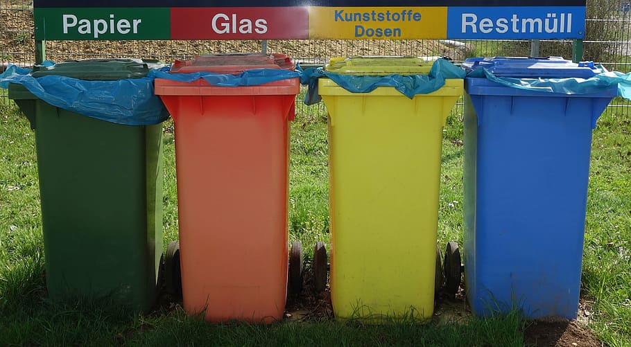 cuatro, plástico de varios colores, organizado, contenedores de basura, separación de desechos, mülltonnen, reciclaje, basura, tonelada de plástico, desechos