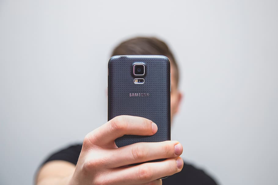 person, holding, black, samsung smartphone, charcoal black, Samsung Galaxy S5, selfie, portrait, phone, mobile