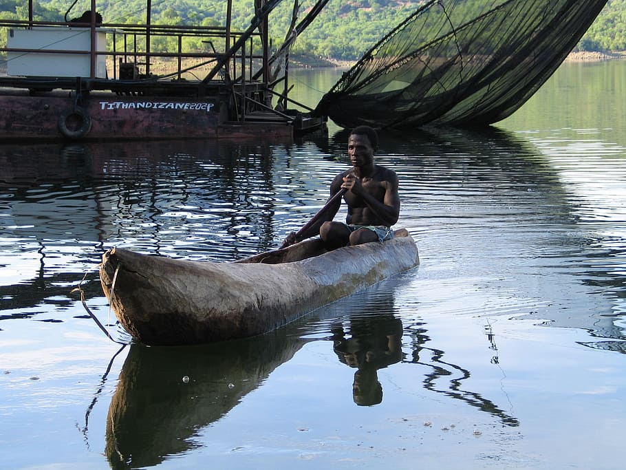 man on boat, log boat, fisherman, songo, mozambique, africa, dug out, dug out canoe, dugout canoe, log-boat