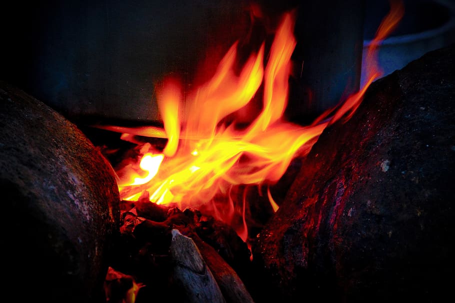 diam, api, perkemahan, nyala api, pembakaran, batu, kayu, cahaya, panas - suhu, api - fenomena alam
