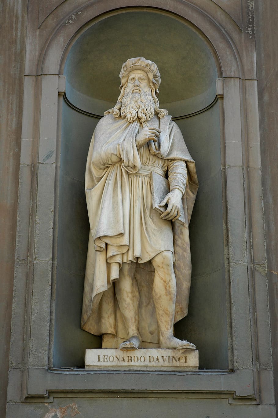 Leonardo Da Vinci, Inventor, intelligence, art and craft, sculpture, vertical, male, statue, architecture, church