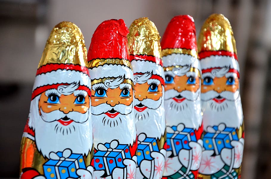 five assorted-color figurines, chocolate santa claus, santa clauses, niko lice, christmas, christmas time, nicholas, chocolate, sweet, advent