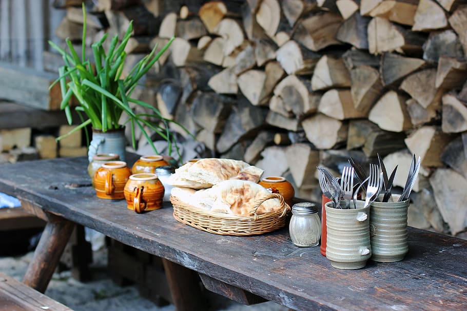 panes, ovalado, marrón, cesta de mimbre, superior, negro, de madera, mesa de picnic, mesa, comida
