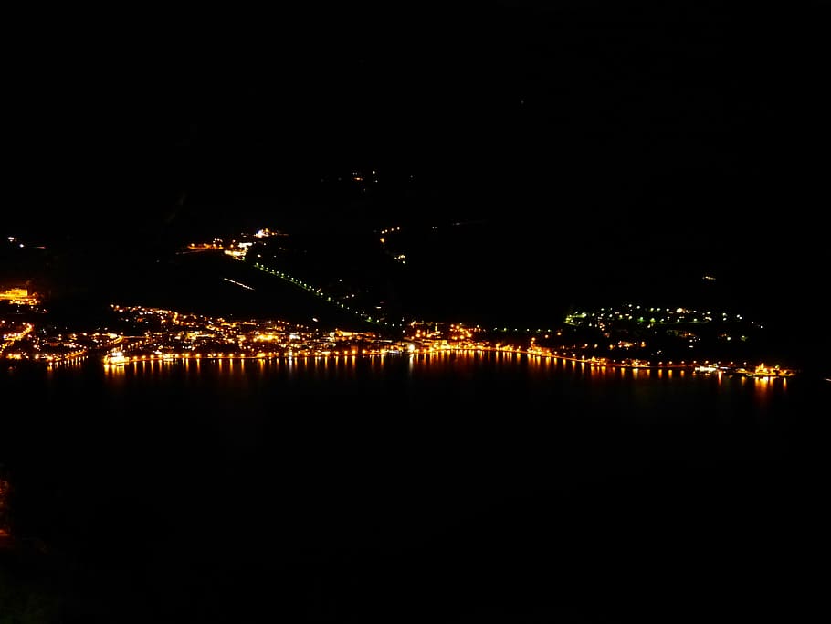torbole, en la noche, línea costera, iluminado, ciudad, luces, noche, agua, reflexión, arquitectura