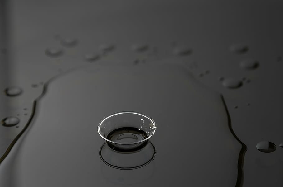selective, focus, water droplet, grey, plastic, bowl, spilled, water, still, items