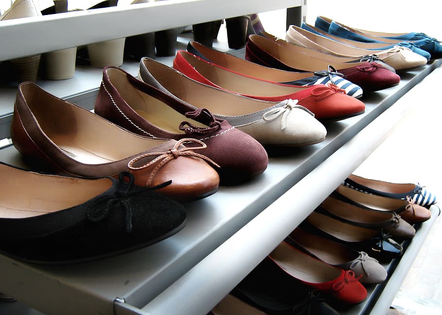 assorted-color flats lot, shoes, shelf, display, presentation, rimen, shoelace, sandals, summer shoes, sale
