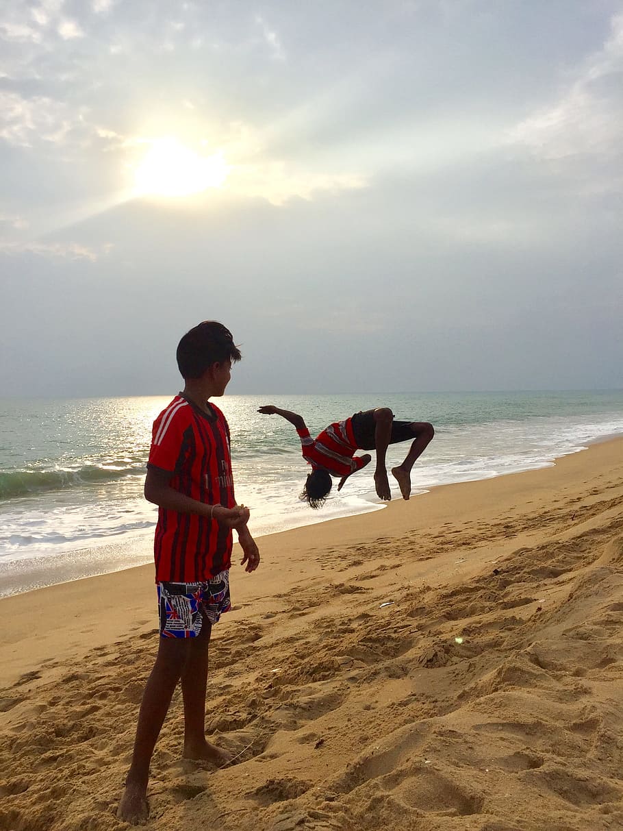 Jumping For Joy, Playa, Océano, India, arena, infancia, longitud total, mar, niño, tierra