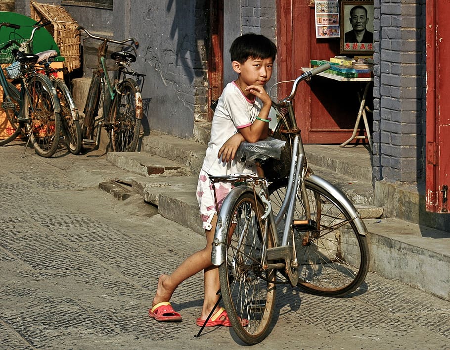 bicicleta de crucero gris, niño, china, bicicleta, calle, luoyang, transporte, una persona, personas, niños