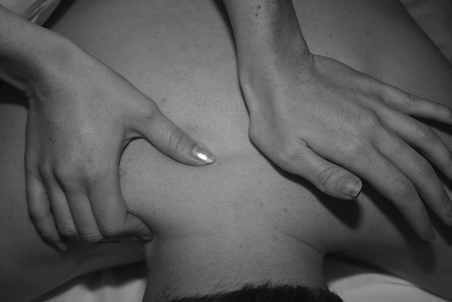 人マッサージ男, 背中の痛み, マッサージ, 痛み, 手, 筋肉, 背骨, 腰痛, 肩, 人間の体の部分