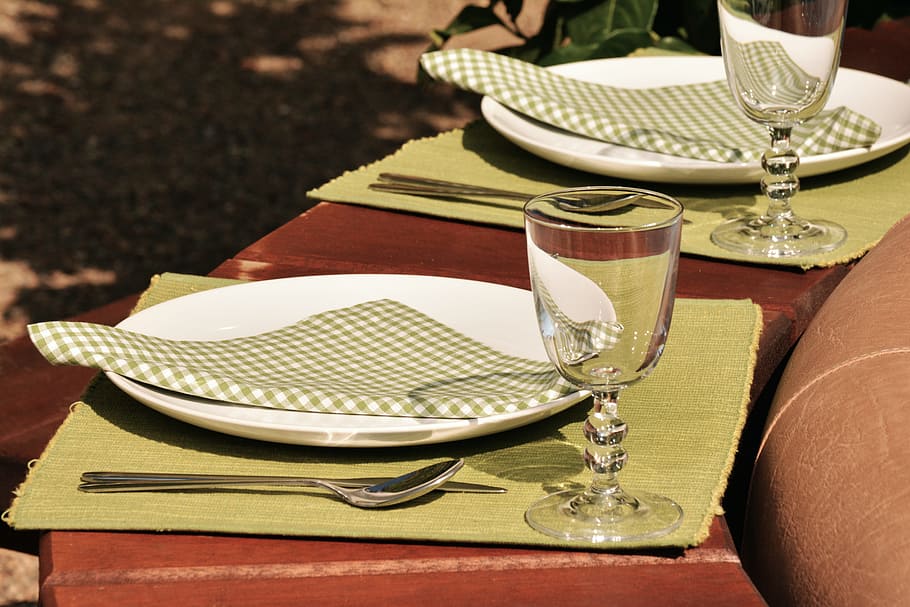 Plate, Cover, Glasses, Eat, Board, tableware, restaurant, gastronomy, serve, dinnerware