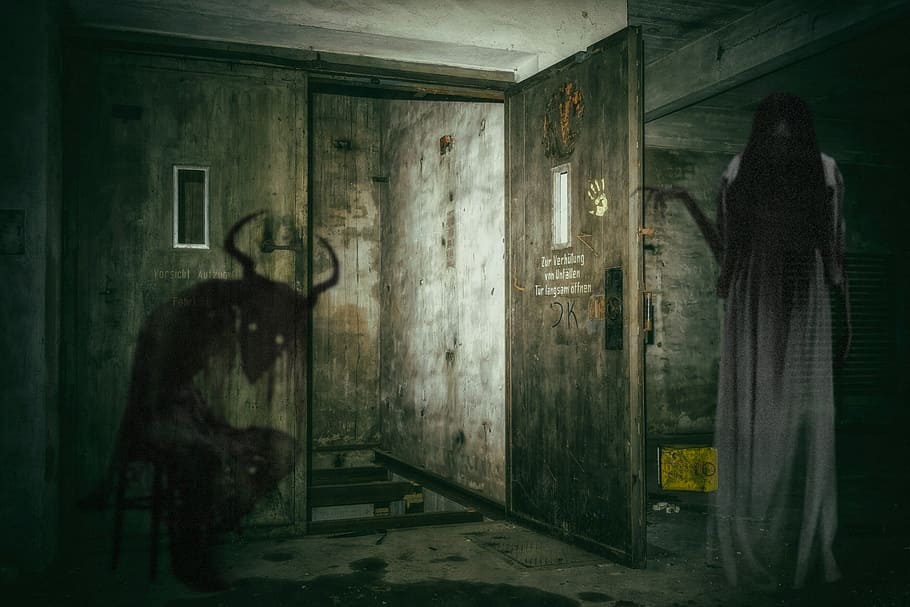 puerta de madera marrón, espeluznante, fantasmas, edificio abandonado, extraño, en el interior, abandonado, arquitectura, una persona, adulto