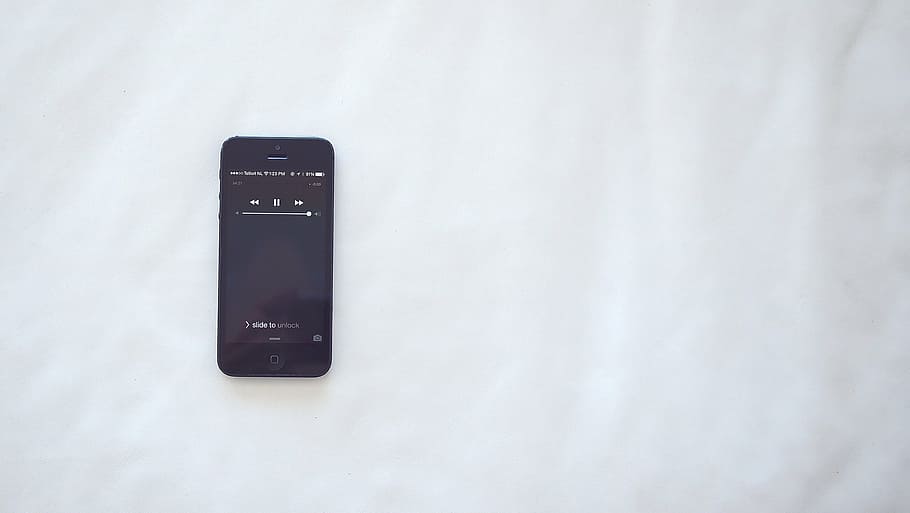 hitam, iphone 5, menampilkan, daftar musik, ruang, abu-abu, iphone, s, putih, tempat tidur