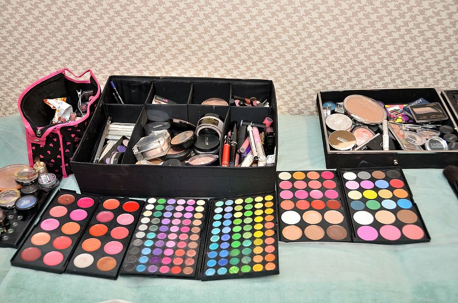 palet makeup berbagai macam warna, make up, pernikahan, pengantin, mode, perempuan, muda, gadis, orang, wanita