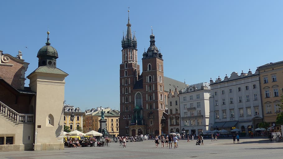krakow, poland, st mary's church, rynek glowny, architecture, building exterior, built structure, building, sky, religion